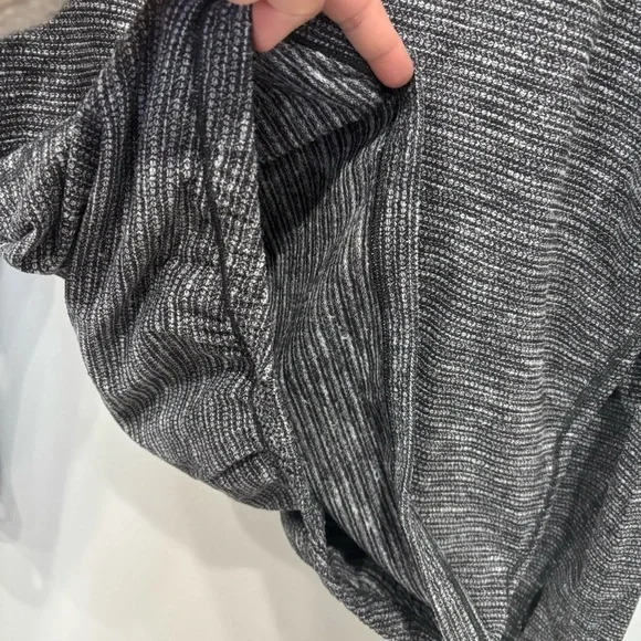 Lululemon Healthy Heart Pullover Sweater Women’s Size 6 - Picture 7 of 12